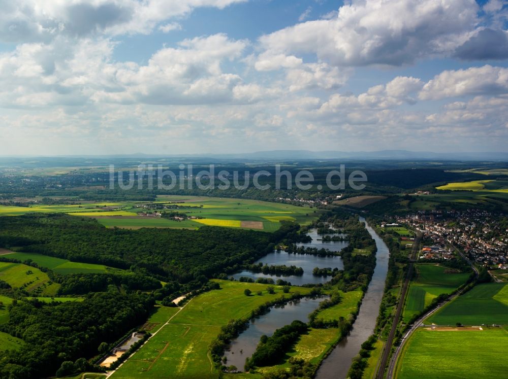 Schonungen aus der Vogelperspektive: Der Verlauf des Main in der Gemeinde Schonungen in Unterfranken im Bundesland Bayern