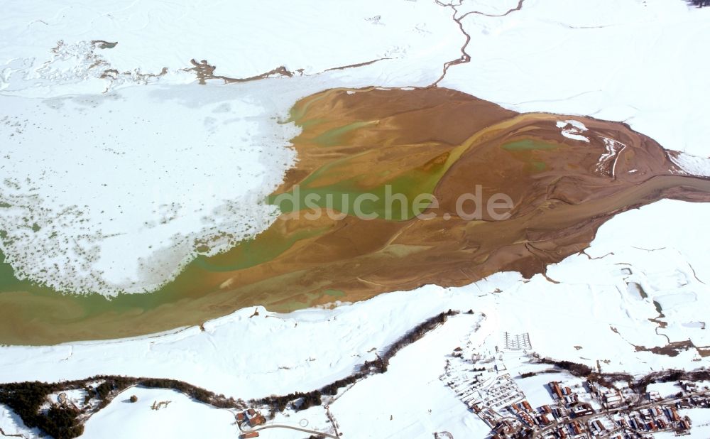 Rieden am Forggensee von oben - Der verschneite und zugefrorene Forggensee bei Rieden am Forggensee im Bundesland Bayern