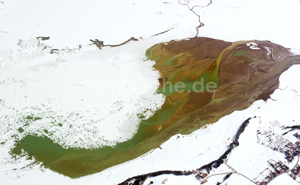 Rieden am Forggensee aus der Vogelperspektive: Der verschneite und zugefrorene Forggensee bei Rieden am Forggensee im Bundesland Bayern