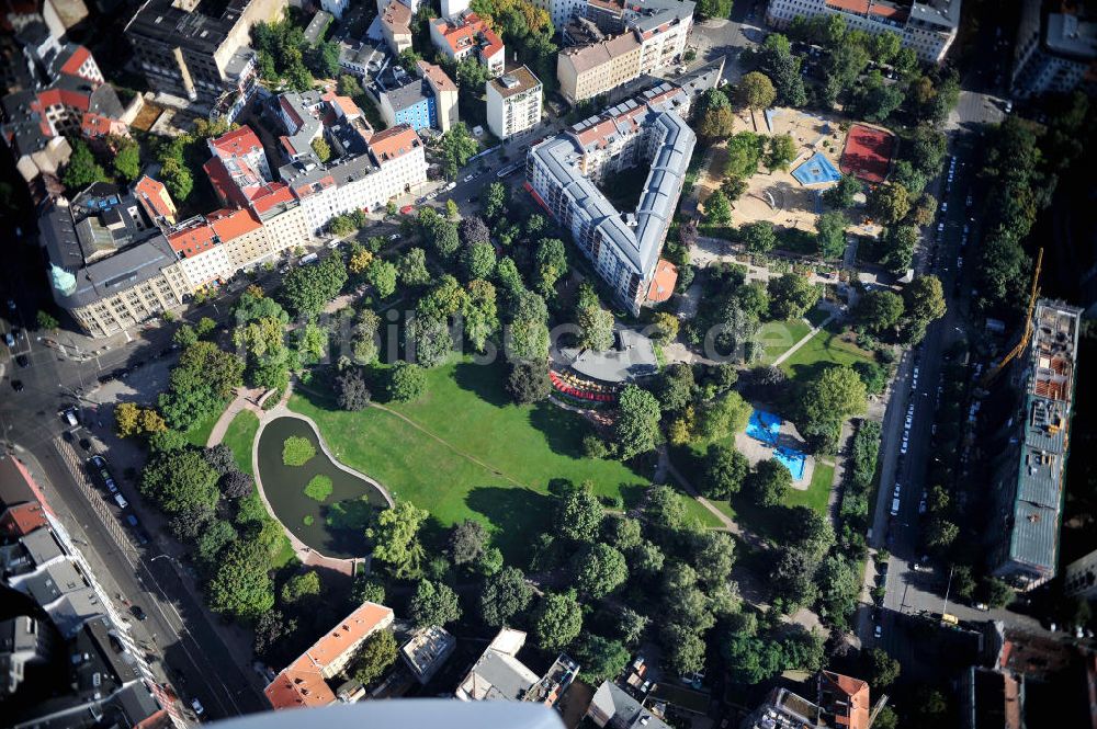 Luftaufnahme Berlin Mitte - Der Volkspark am Weinberg an der Brunnenstraße in Berlin-Mitte