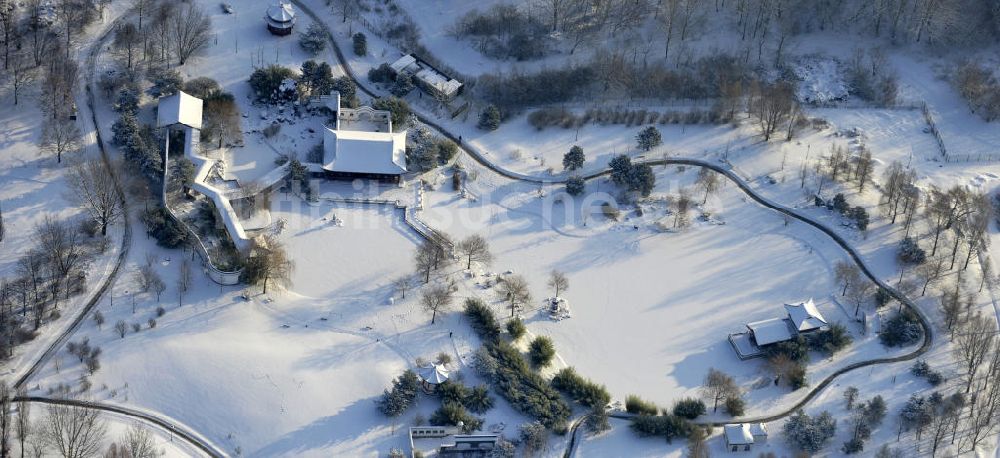 Luftaufnahme Berlin - Der winterlich verschneite Erholungspark Marzahn