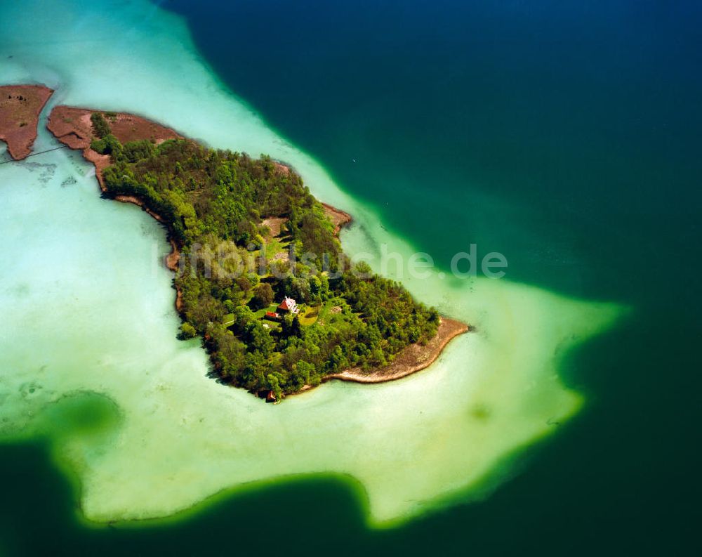 Inning am Ammersee von oben - Der Wörthsee im Landkreis Starnberg in Oberbayern mit der Insel Wörth und dem Schloss Wörthschlössl