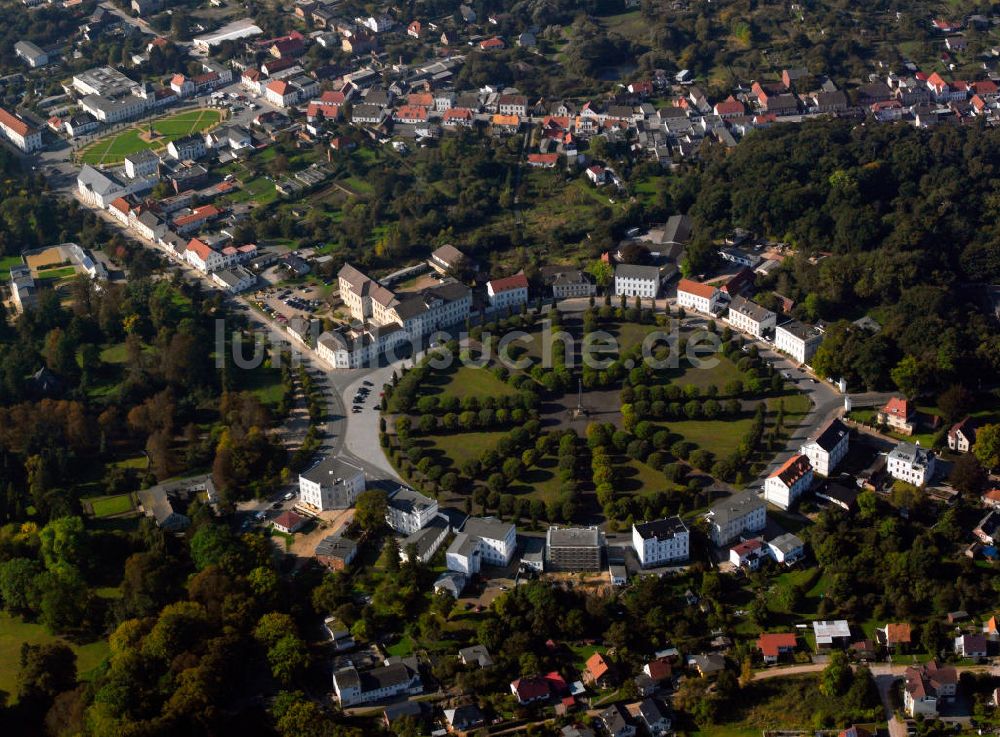 Luftaufnahme Putbus - Der zentrale Platz Circus in Putbus auf Rügen