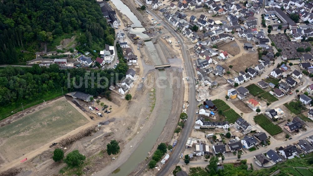 Luftbild Dernau - Dernau nach der Hochwasserkatastrophe im Ahrtal diesen Jahres im Bundesland Rheinland-Pfalz, Deutschland