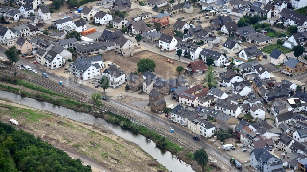 Luftbild Dernau - Dernau nach der Hochwasserkatastrophe im Ahrtal diesen Jahres im Bundesland Rheinland-Pfalz, Deutschland