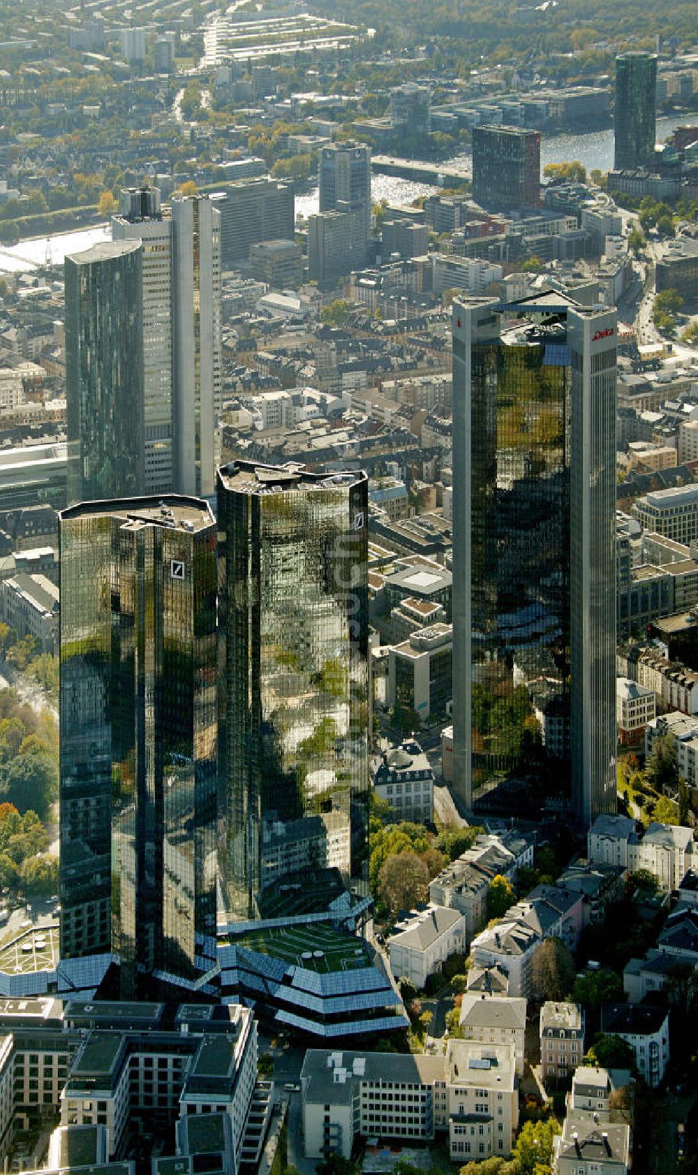 Frankfurt am Main aus der Vogelperspektive: Deutsche Bank Zwillingstower in Frankfurt / Main