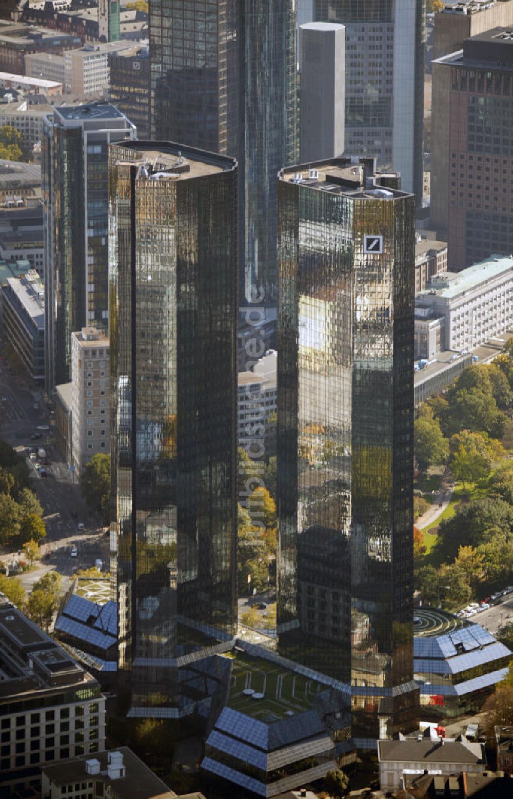 Luftaufnahme Frankfurt am Main - Deutsche Bank Zwillingstower in Frankfurt / Main