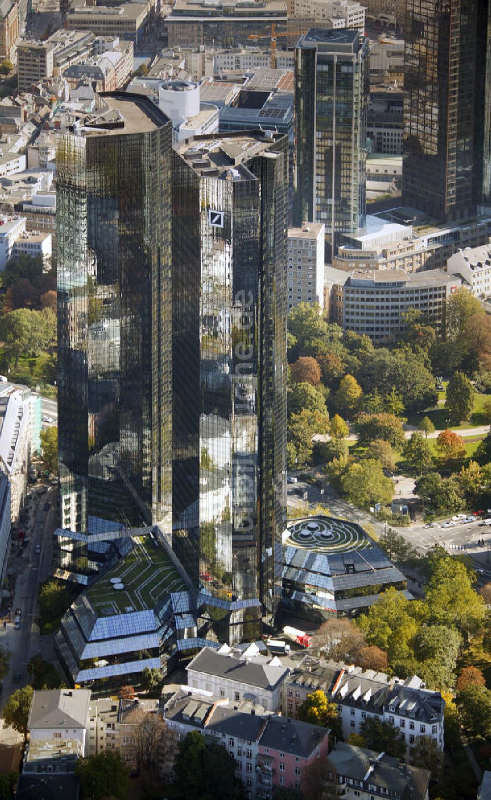 Frankfurt am Main von oben - Deutsche Bank Zwillingstower in Frankfurt / Main