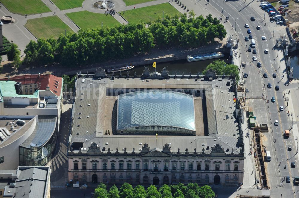  aus der Vogelperspektive: Deutsche Historische Museum, DHM in Berlin Mitte