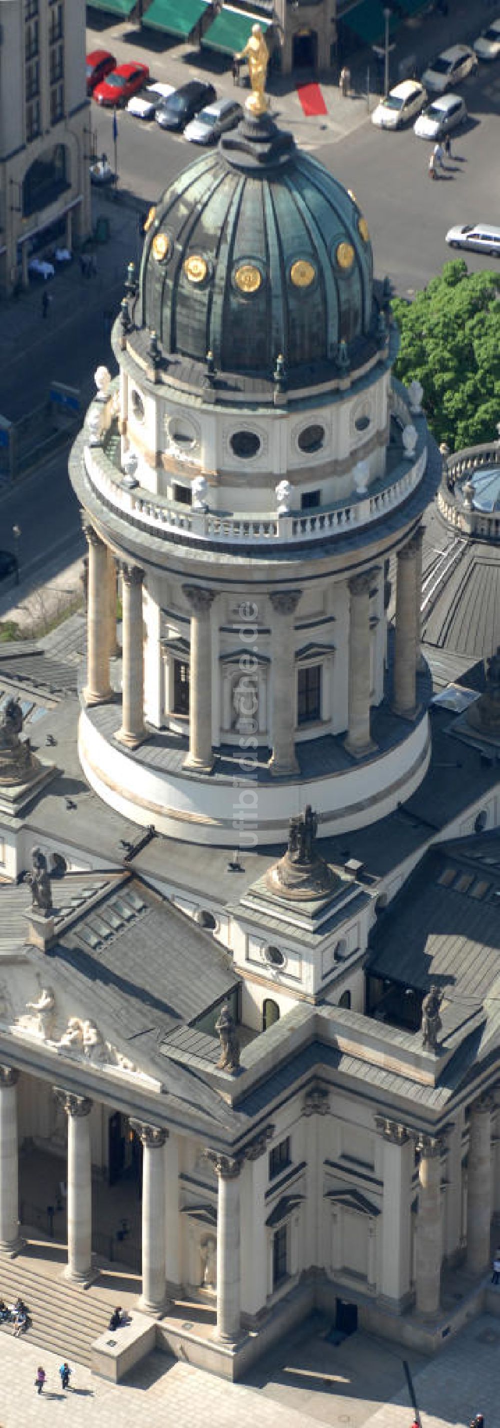 Berlin aus der Vogelperspektive: Deutschen Dom am Gendarmenmarkt in Berlin-Mitte