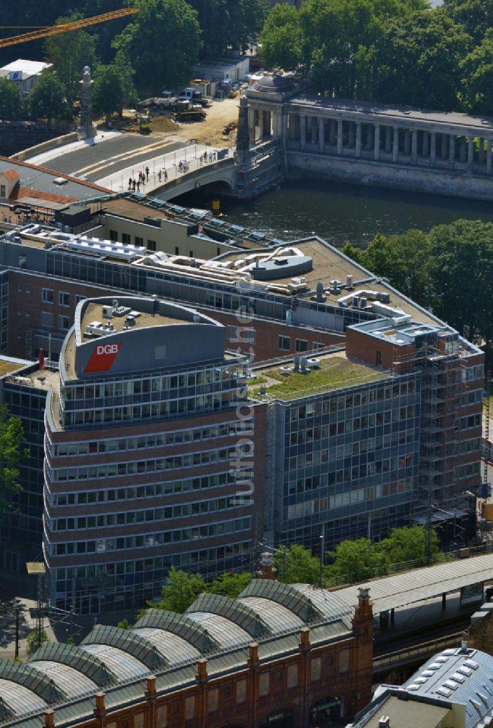 Luftbild Berlin Mitte - Deutscher Gewerkschaftsbund (DGB) Bundesvorstand am Henriette-Herz-Platz in Berlin Mitte