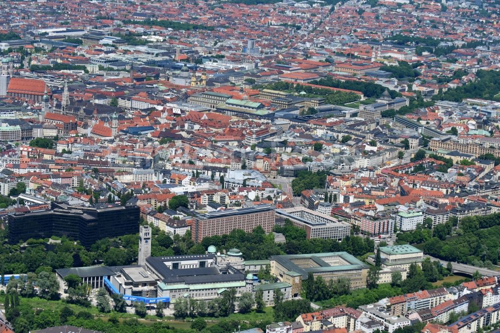 München von oben - Deutsches Museum in München im Bundesland Bayern