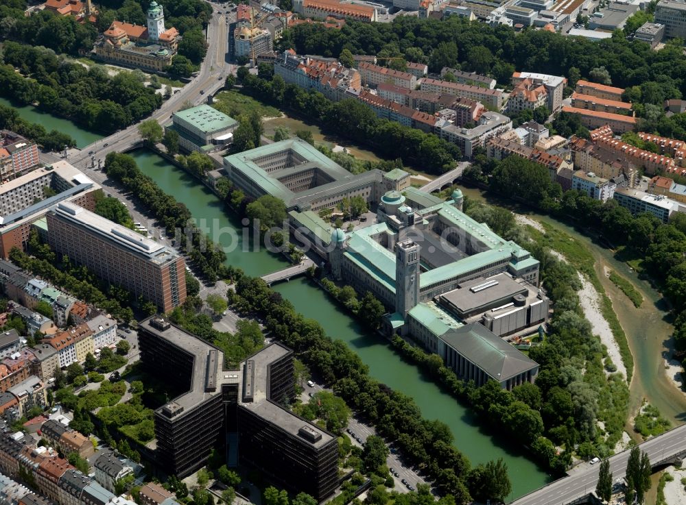 Luftbild München - Deutsches Museum auf der Museumsinsel in München im Bundesland Bayern