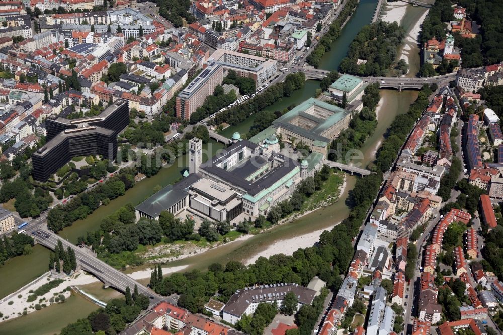 Luftbild München - Deutsches Museum auf der Museumsinsel in München im Bundesland Bayern