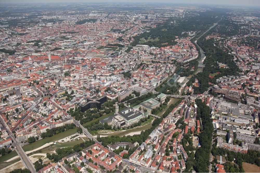 Luftaufnahme München - Deutsches Museum auf der Museumsinsel in München im Bundesland Bayern