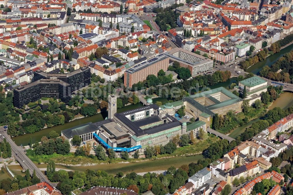 München aus der Vogelperspektive: Deutsches Museum und Patentämter in München im Bundesland Bayern