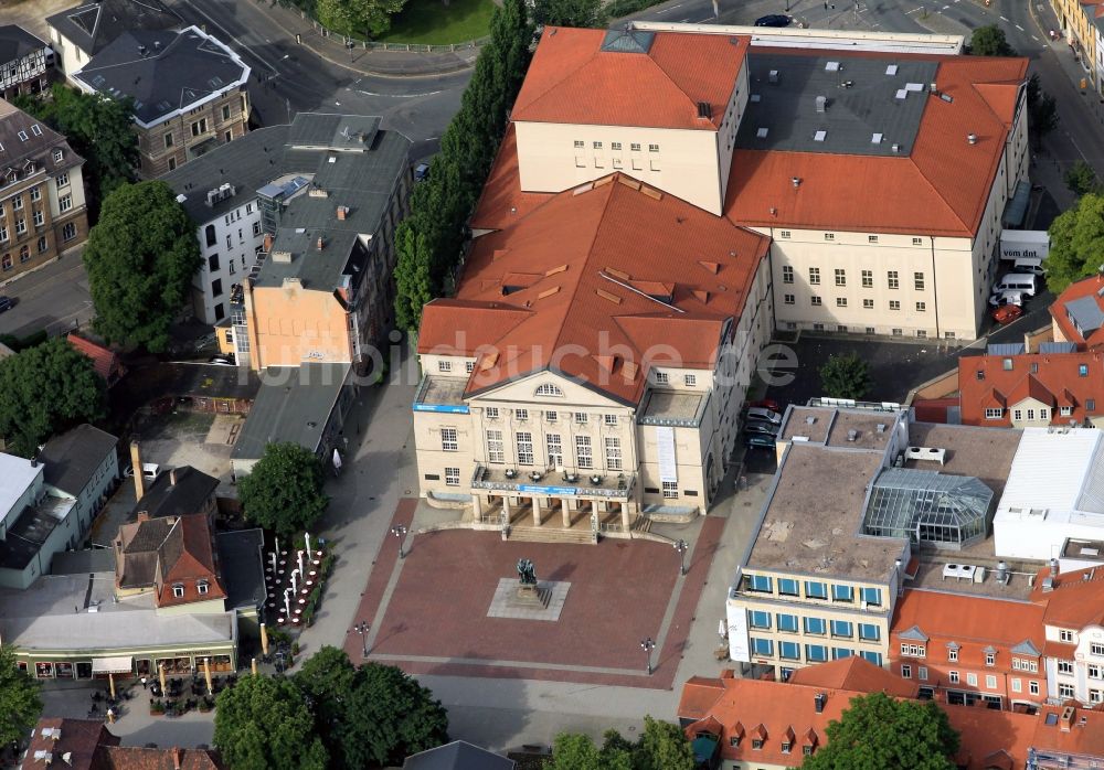 Weimar von oben - Deutsches Nationaltheater und Staatskapelle Weimar am Theaterplatz Weimar im Bundesland Thüringen
