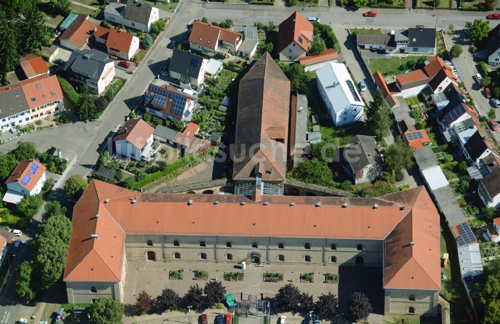 Germersheim von oben - Deutsches Straßenmuseum und Fragmente der Festungsanlage am Zeughaus in Germersheim im Bundesland Rheinland-Pfalz