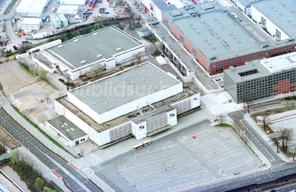 Berlin - Charlottenburg aus der Vogelperspektive: Deutschlandhalle am Messegelände in Charlottenburg.