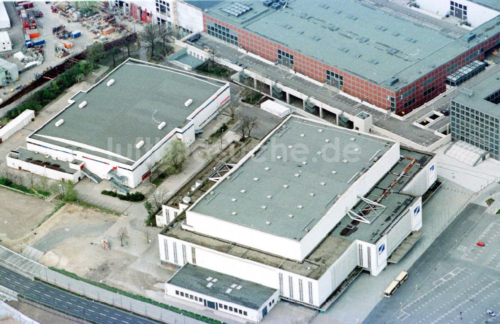 Luftbild Berlin - Charlottenburg - Deutschlandhalle am Messegelände in Charlottenburg.