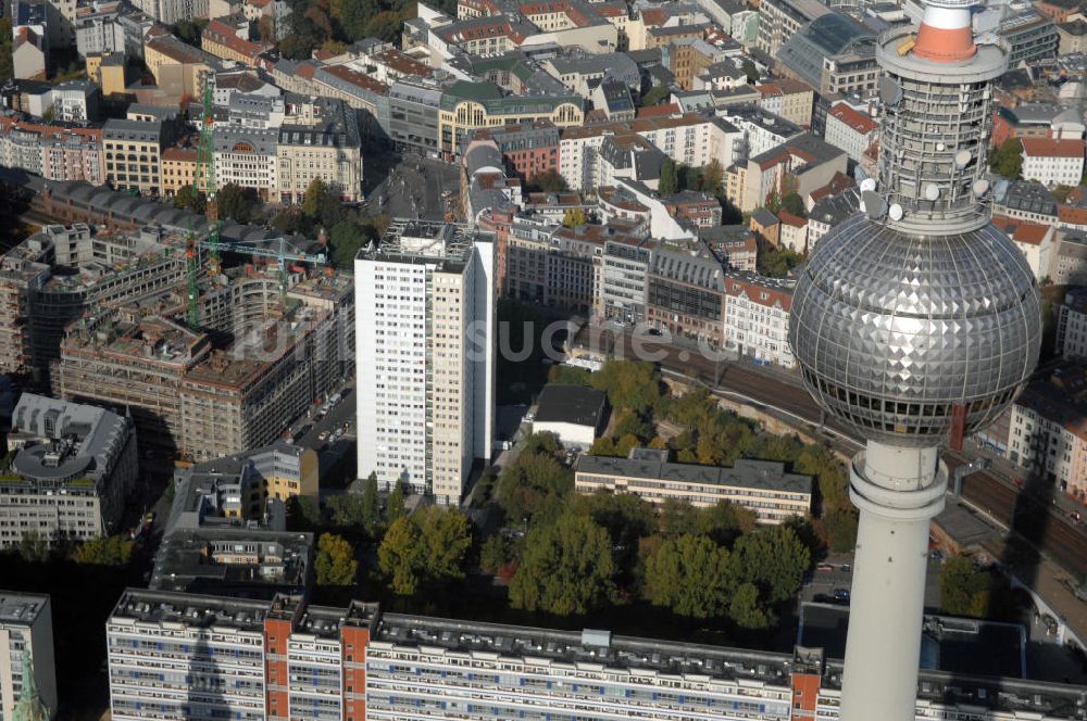 Luftaufnahme Berlin - Deutschlands höchstes Bauwerk ist 40 - Berliner Fernsehturm