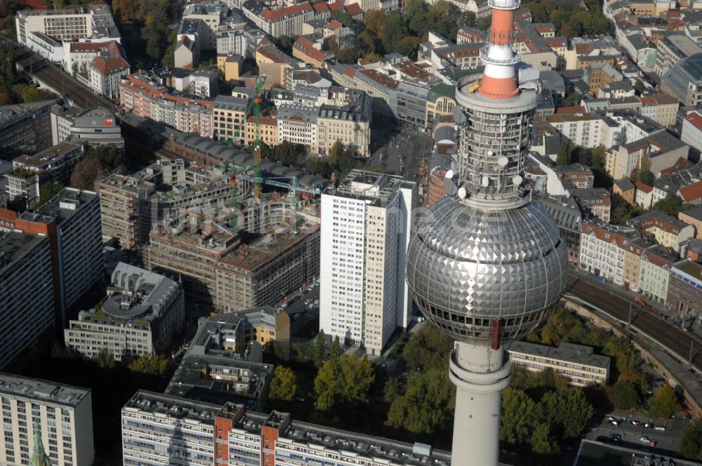 Berlin aus der Vogelperspektive: Deutschlands höchstes Bauwerk ist 40 - Berliner Fernsehturm