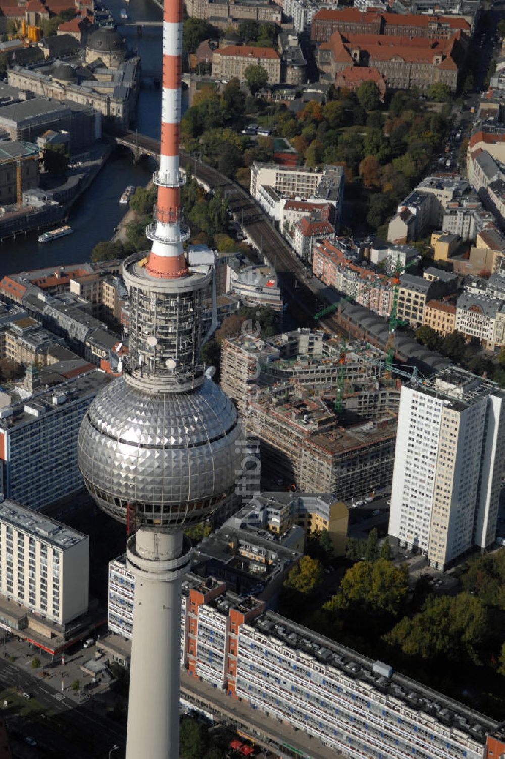 Luftbild Berlin - Deutschlands höchstes Bauwerk ist 40 - Berliner Fernsehturm