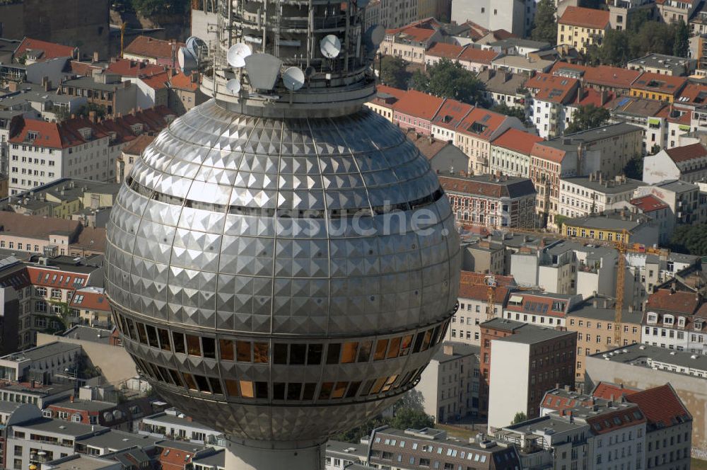 Berlin aus der Vogelperspektive: Deutschlands höchstes Bauwerk wird 40 - Berliner Fernsehturm