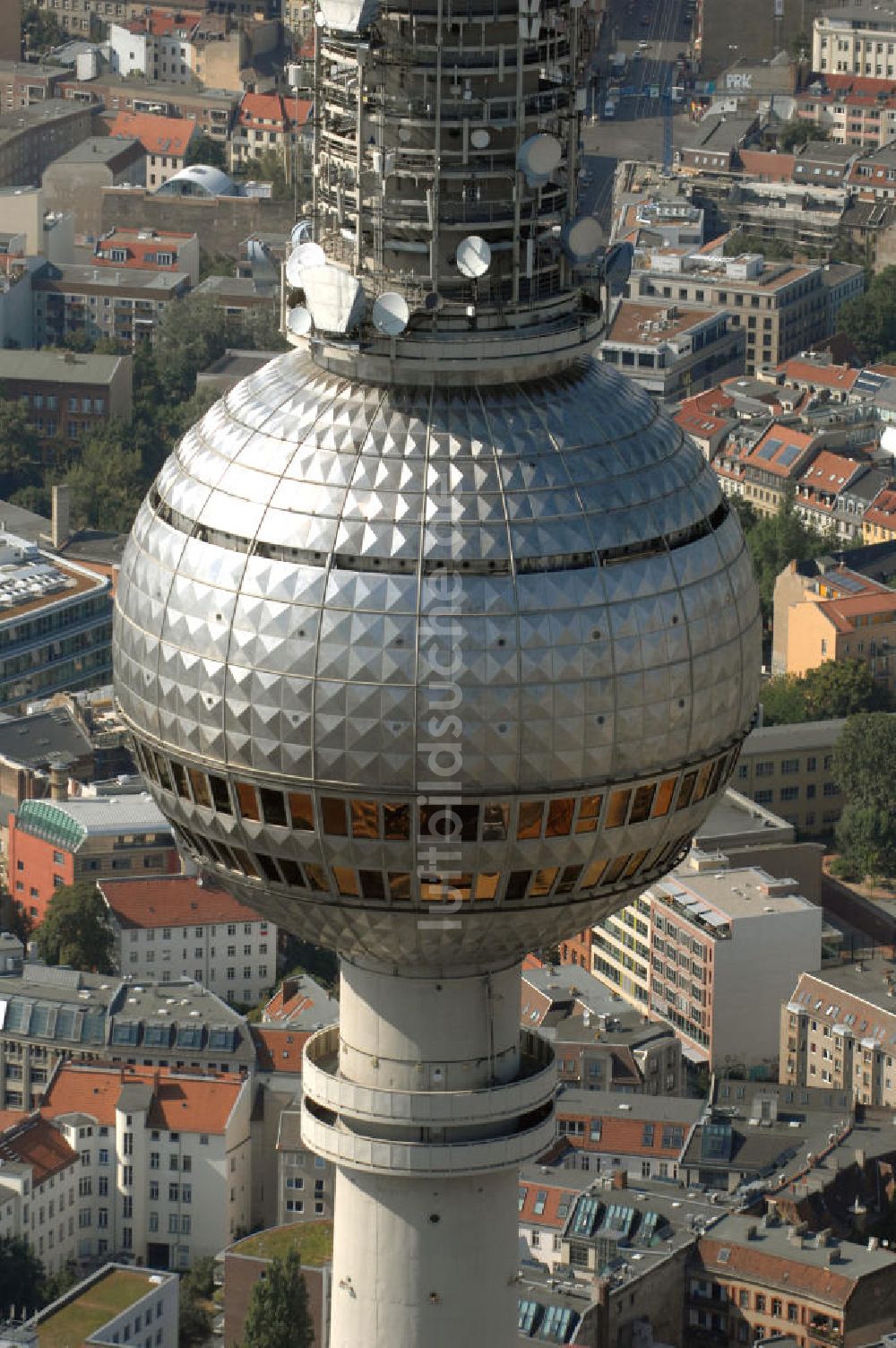 Berlin aus der Vogelperspektive: Deutschlands höchstes Bauwerk wird 40 - Berliner Fernsehturm