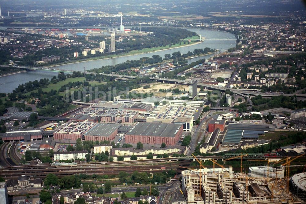 Luftaufnahme Köln - Deutzer Bahnhof und die Messehallen im rechtsrheinischen Köln im Bundesland Nordrhein-Westfalen