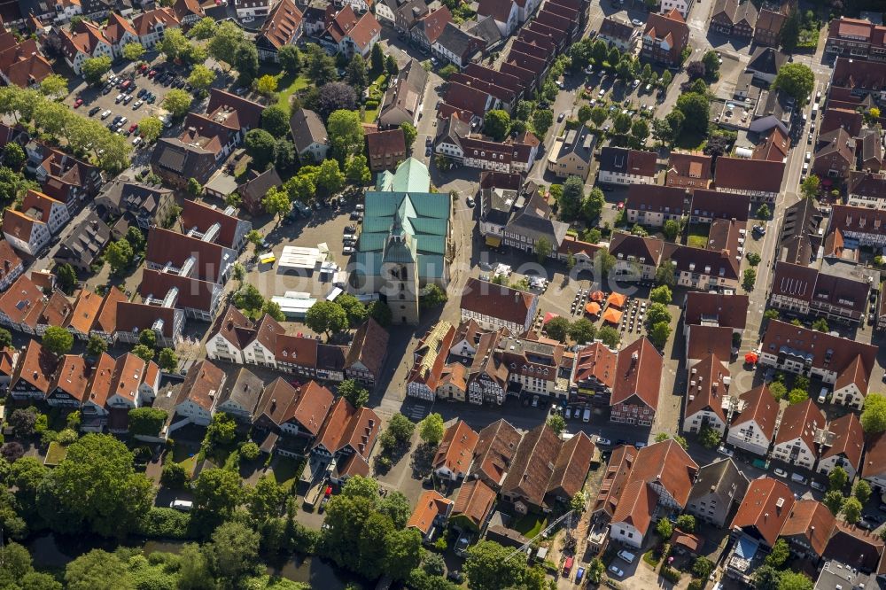 Rheda-Wiedenbrück aus der Vogelperspektive: Die St. Aegidius-Kirche in Rheda-Wiedenbrück im Bundesland Nordrhein-Westfalen