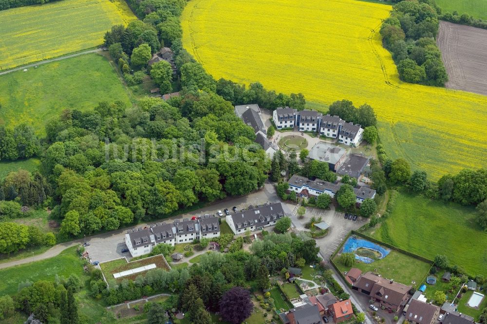 Luftaufnahme Oberhausen - Die Anlage des Friedensdorfs im Ortsteil Brink in Oberhausen in Nordrhein-Westfalen