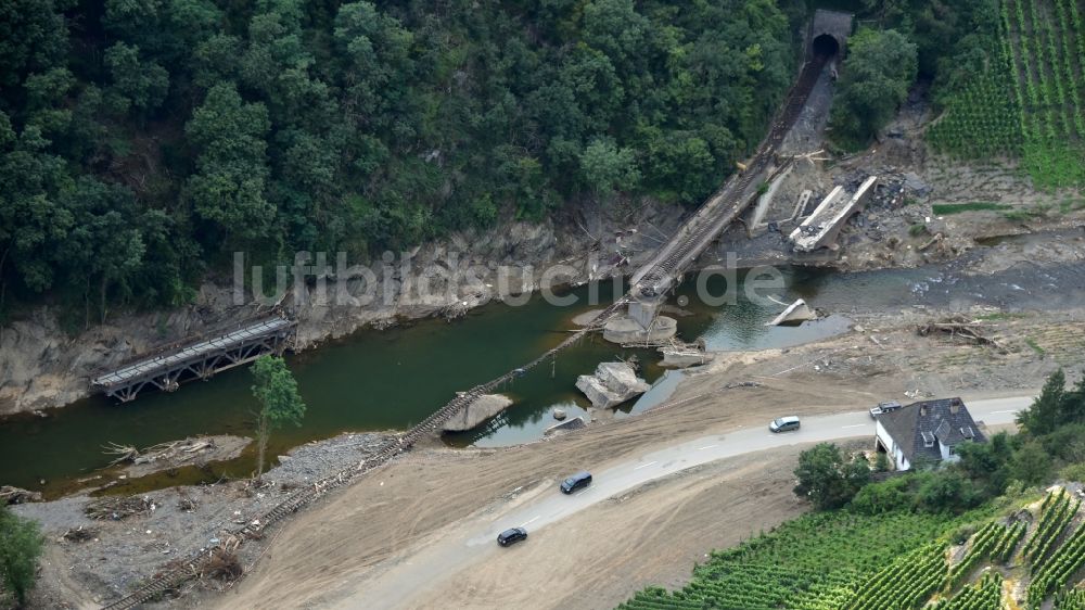 Luftaufnahme Mayschoß - Die aufgrund der Hochwasserkatastrophe aus dem Juli 2021 zerstörten Brücken im Bundesland Rheinland-Pfalz, Deutschland