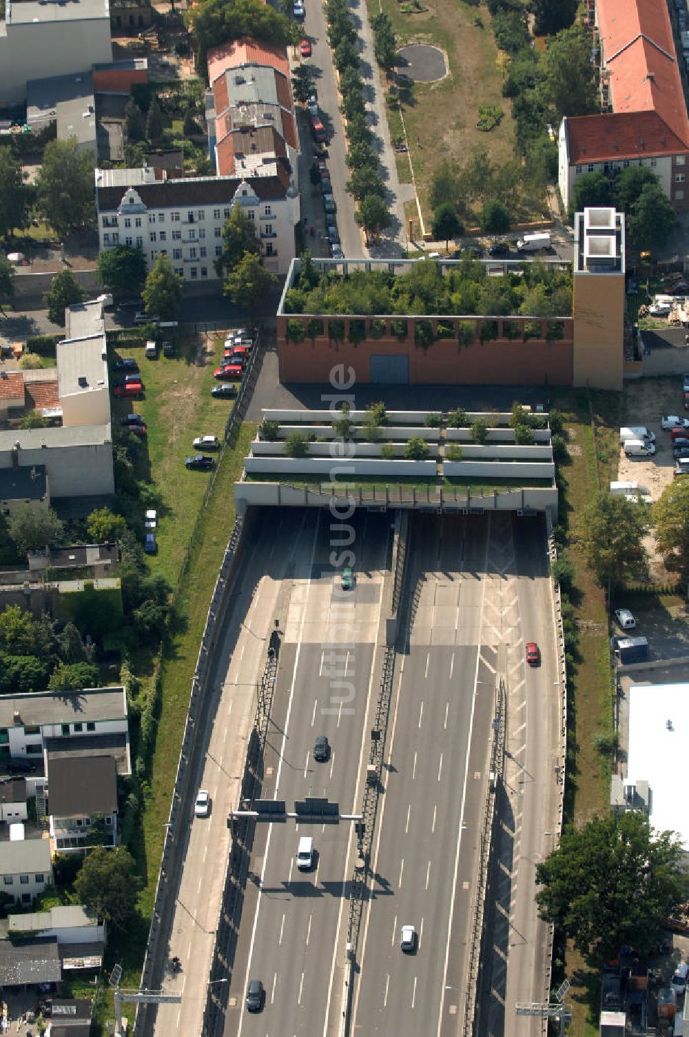 Berlin von oben - Die Autobahnauffahrt 24 Buschkrugallee der A100 in Berlin