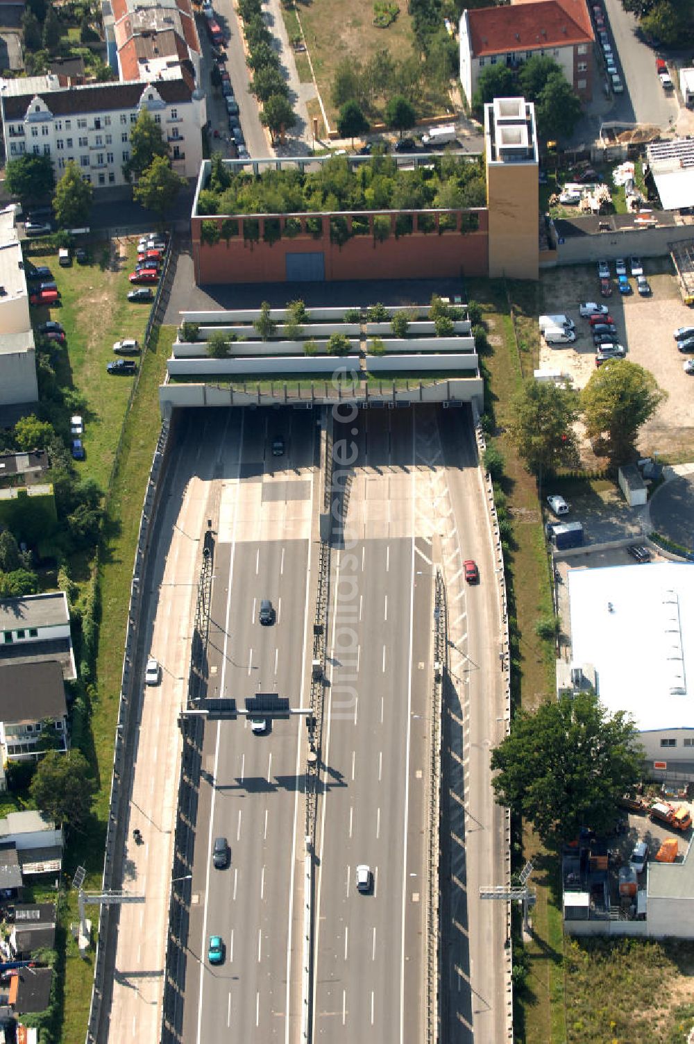 Berlin aus der Vogelperspektive: Die Autobahnauffahrt 24 Buschkrugallee der A100 in Berlin