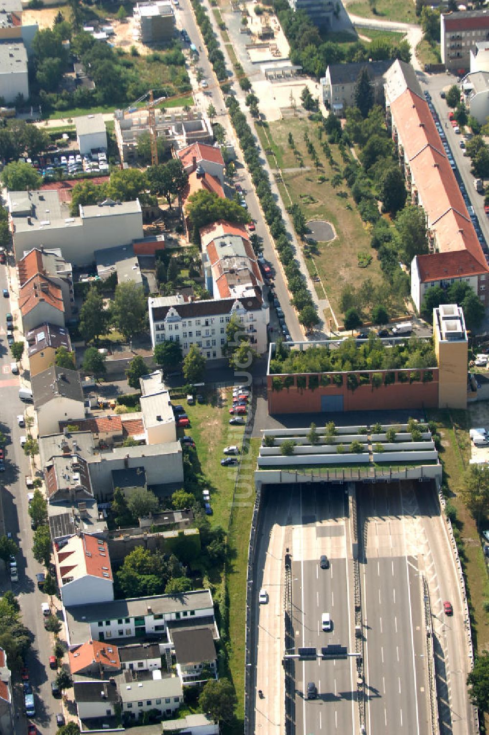 Luftbild Berlin - Die Autobahnauffahrt 24 Buschkrugallee der A100 in Berlin