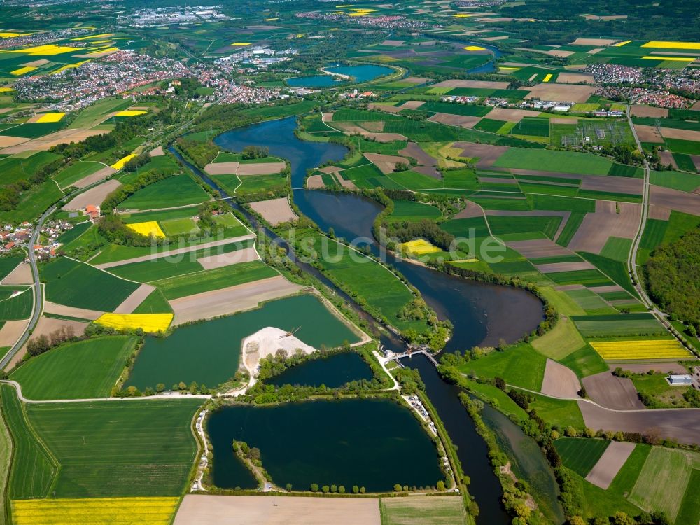 Erbach an der Donau von oben - Die Baggerseen und das Wasserkraftwerk Ersingen im Ortsteil Donaurieden in Erbach an der Donau im Bundesland Baden-Württemberg