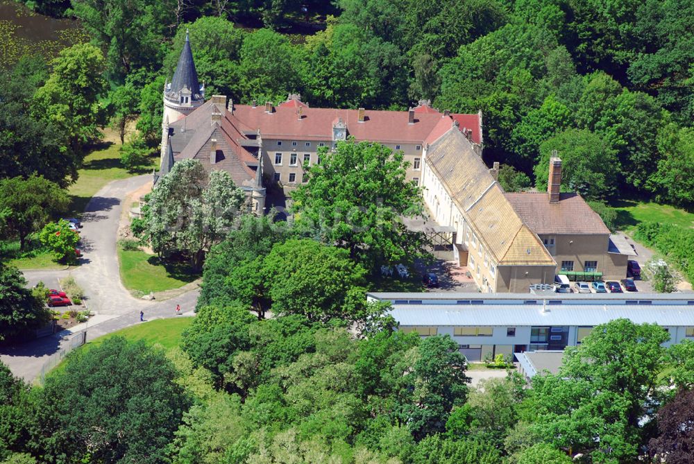 Luftbild Burgkemnitz - Die Barockkirche Burgkemnitz, ein Denkmal der Baukunst, erstrahlt nach ihrer ganzheitlichen Restaurierung