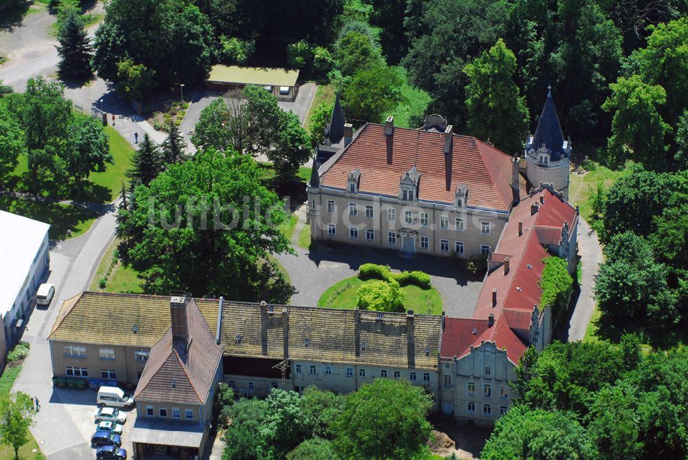 Luftaufnahme Burgkemnitz - Die Barockkirche Burgkemnitz, ein Denkmal der Baukunst, erstrahlt nach ihrer ganzheitlichen Restaurierung