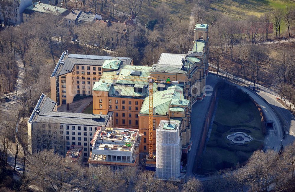 München von oben - Die Baustelle des Erweiterungsbaus am Bayerischen Landtag ( Maximilianeum ) an der Max-Plack-Straße in München