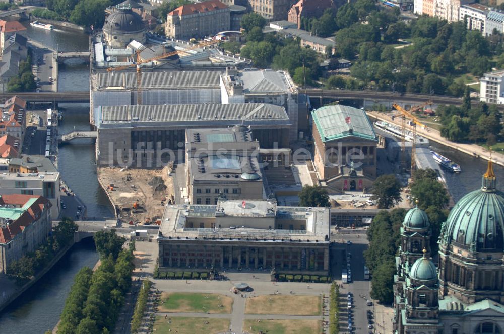 Berlin aus der Vogelperspektive: Die Baustelle auf der Museumsinsel in Berlin