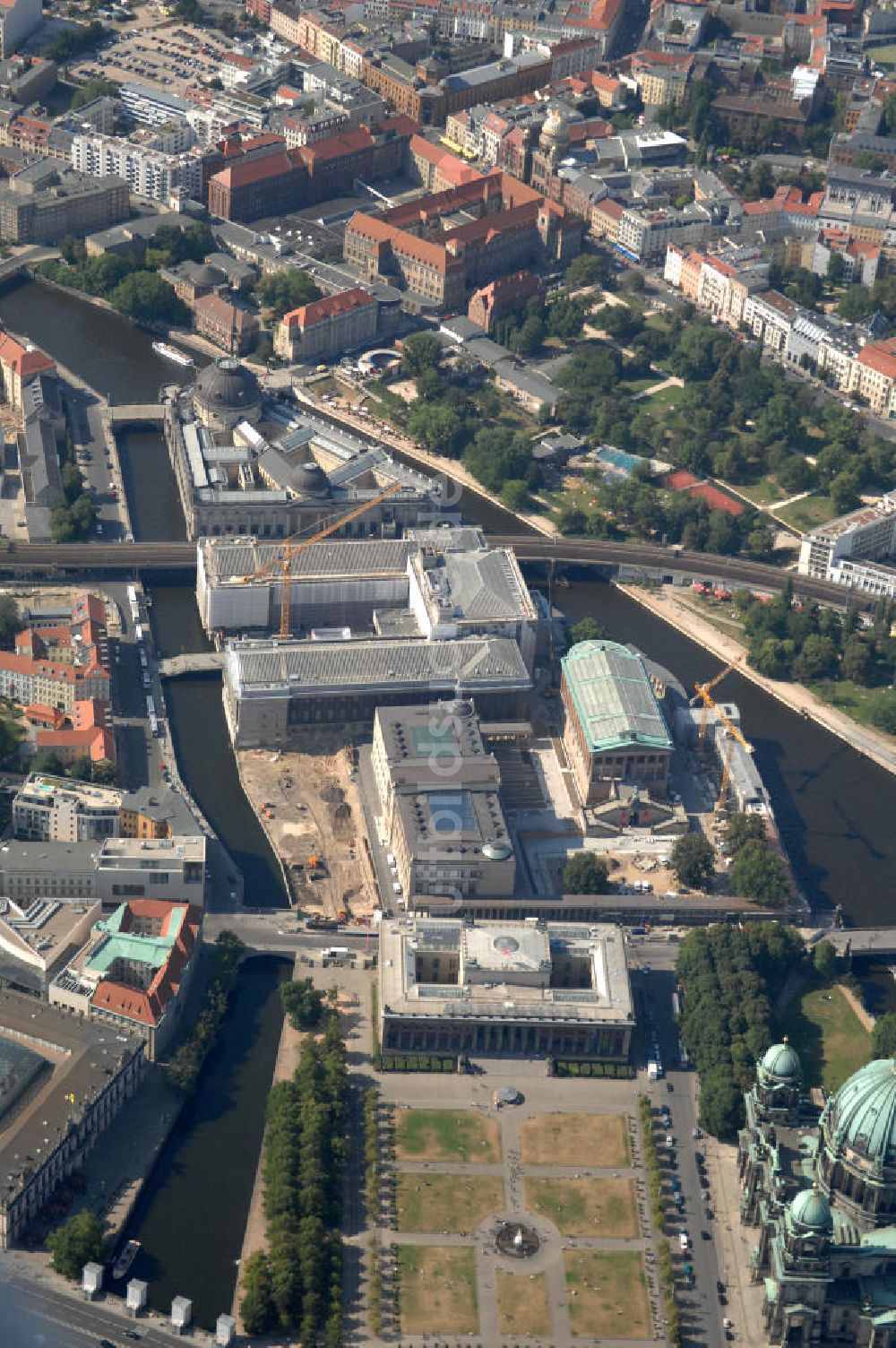 Luftbild Berlin - Die Baustelle auf der Museumsinsel in Berlin