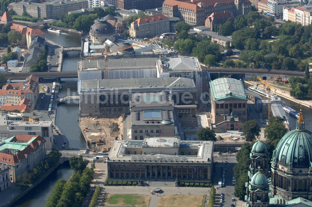 Luftaufnahme Berlin - Die Baustelle auf der Museumsinsel in Berlin