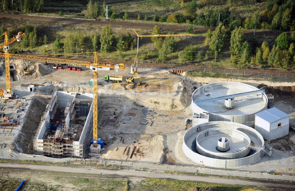 Luftaufnahme Spremberg - Die Baustelle des neuen Klärwerkes im Stadtteil Schwarze Pumpe der Stadt Spremberg