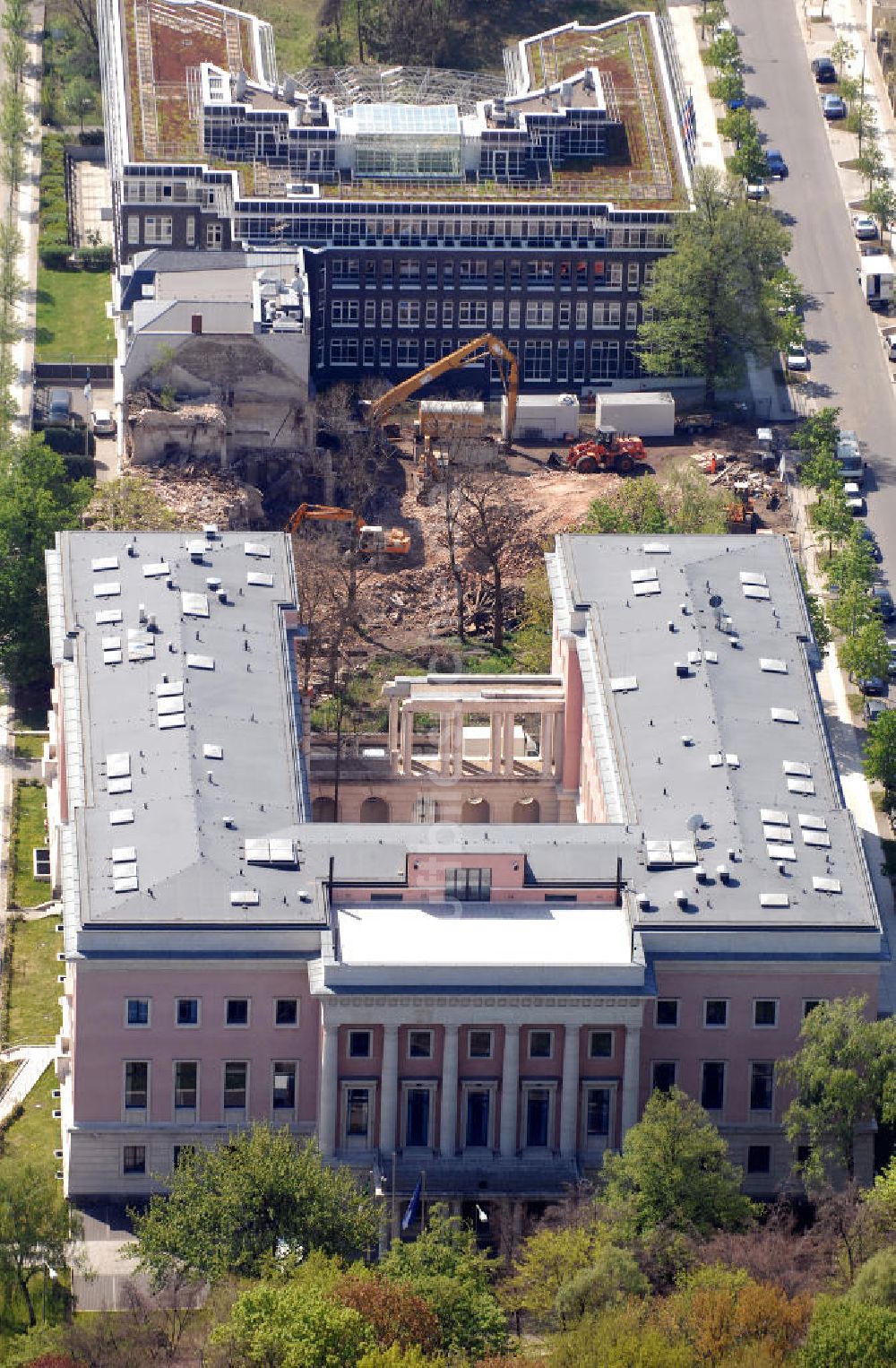 Luftaufnahme Berlin - Die Baustelle der zukünftigen Griechischen Botschaft an der Hiroshimastraße in Berlin-Tiergarten