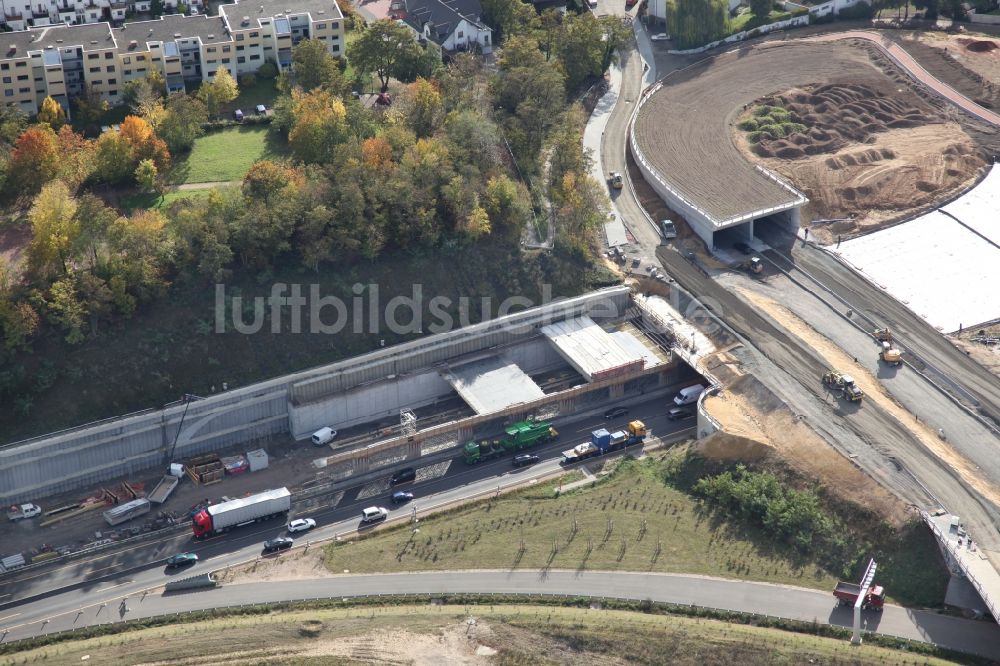 Mainz aus der Vogelperspektive: Die Baustelle zum Neubau des Autobahntunnels der BAB A60 im Stadtteil Hechtsheim in Mainz im Bundesland Rheinland-Pfalz