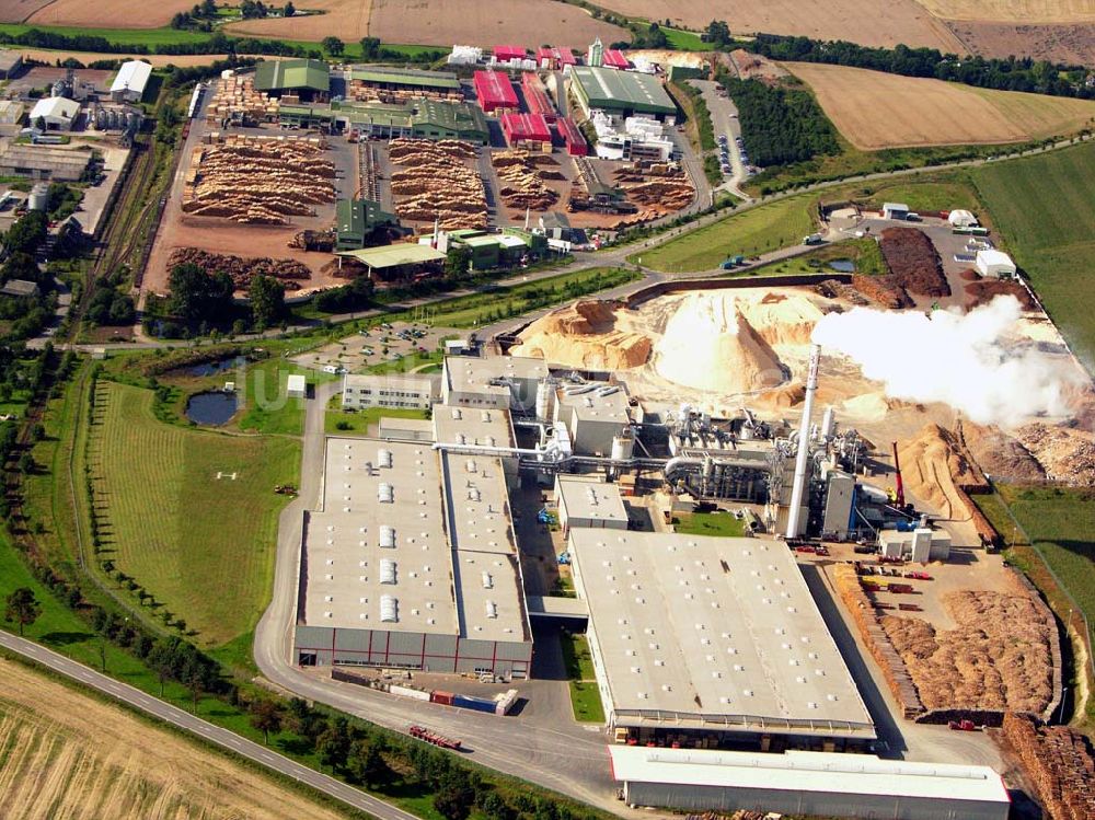 Ebersdorf aus der Vogelperspektive: Die beiden größten Unternehmen der Holzindustrie in Ebersdorf