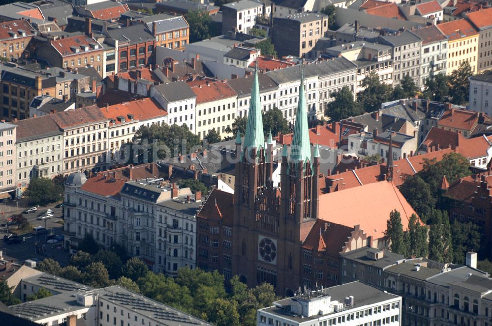 Berlin aus der Vogelperspektive: Die St.-Bonifatius-Kirche in Berlin