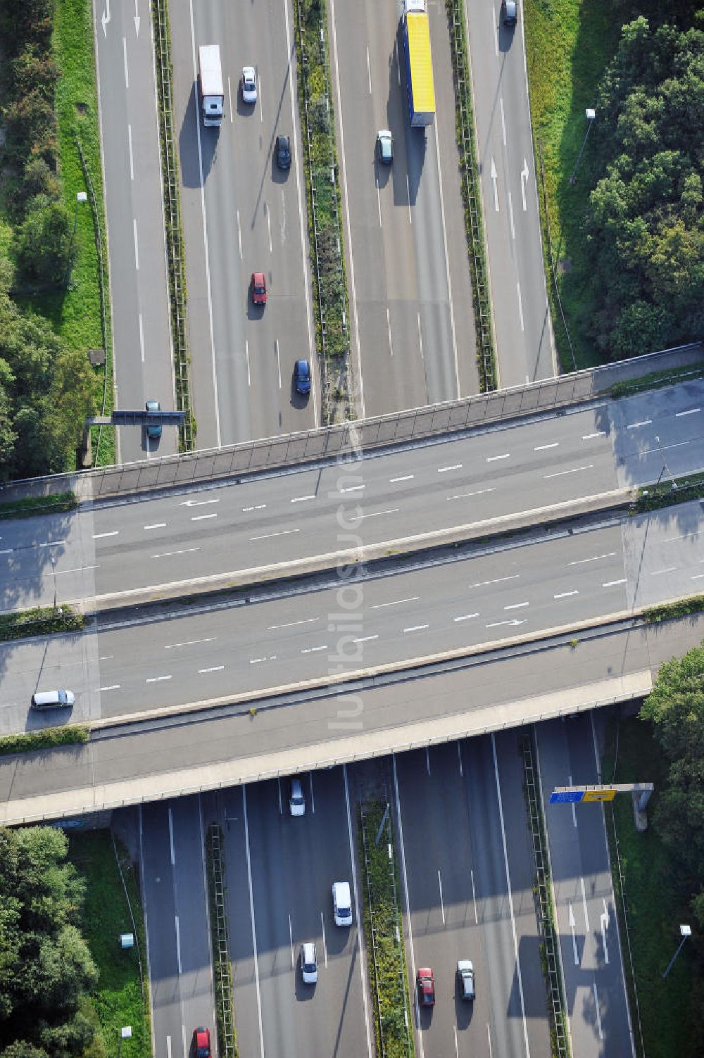 Köln aus der Vogelperspektive: Die Brücke des Autobahnkreuzes Köln-West in Köln