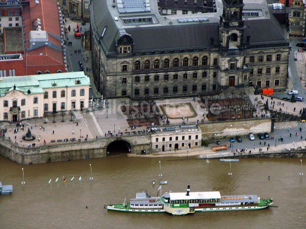 Luftaufnahme Dresden - Die Brühlsche Terrasse und das Hochwasser der Elbe